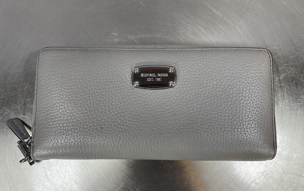 Michael Kors Jet Set Travel Continental Wallet Pearl Gray Pebbled Leather